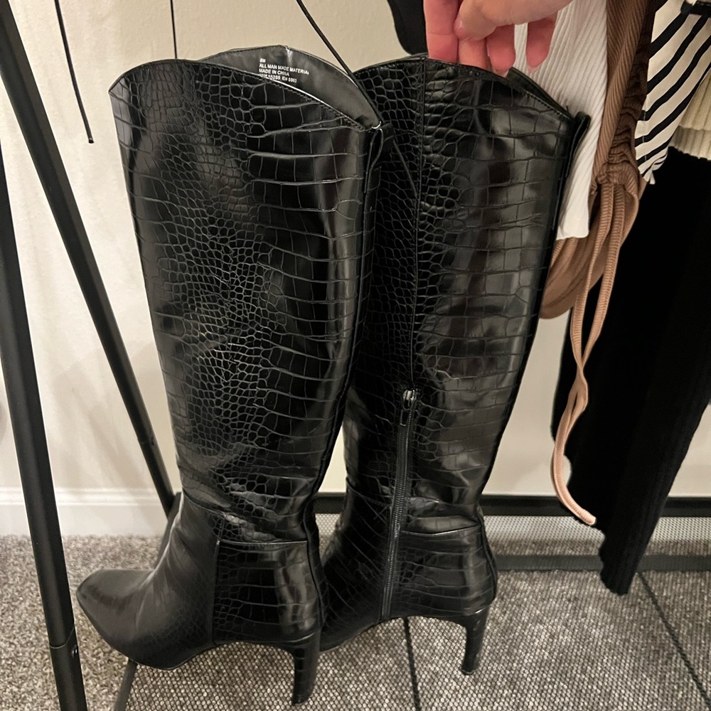 Express Black Croc-Embossed Heeled Boots